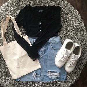 Chuu Basic Black Tee